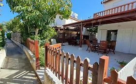 Relaxing Seaside Manors